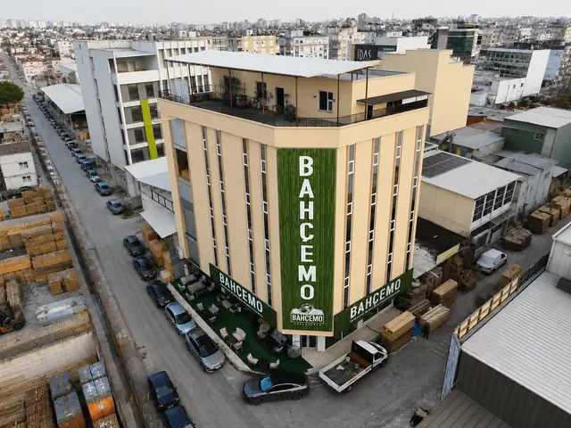 Antalya Bahçe dokuz katlı showroom ana binası