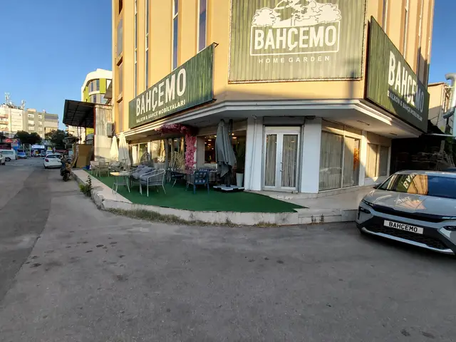 Antalya Bahçe showroom girişi